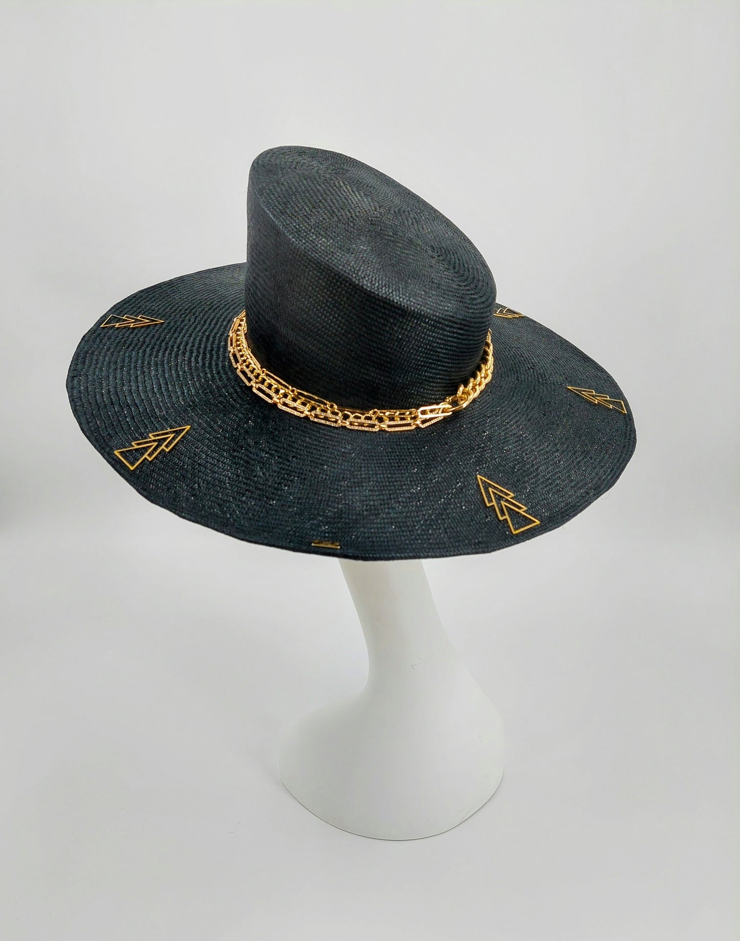 Hat Haven Millinery hat store. Custom Kentucky Derby hats and fascinators. Hand made hats in Louisville Kentucky.