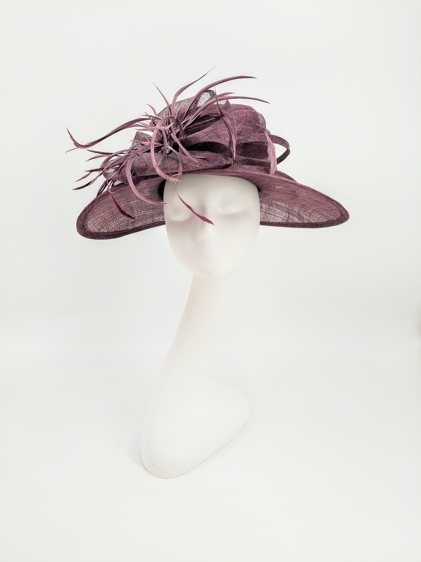 Hat Haven Millinery - Kentucky Derby Hats and Fascinators. Our headpieces are featured in the Official Kentucky Derby Style Guide. Visit our pop up shop at the Hyatt Regency Louisville during Derby week. Milliner, hat store in downtown Louisville. Handmade hats and fascinators.