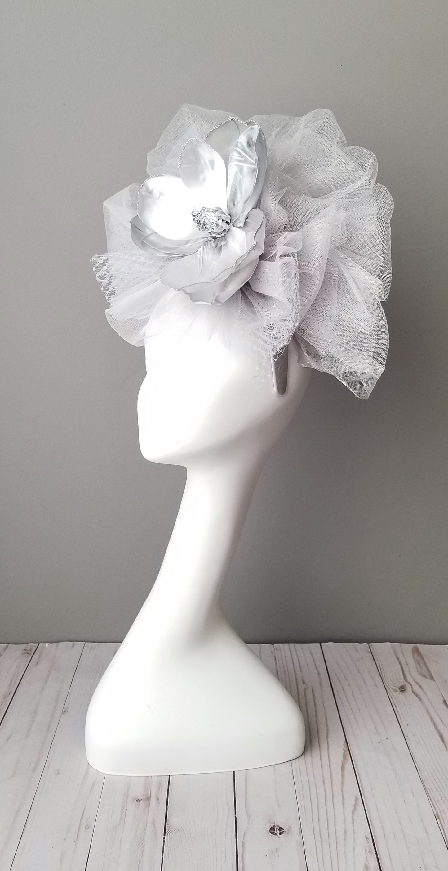 Silver fascinator, Hat Haven Hat Shop in Louisville, Kentucky. Kentucky Derby hats, fascsinators, Ascot hats, Melbourne Cup hats, custom hats, millinery hat shop, derby hats, wedding hats, ladies dress hats, Kentucky Derby hats, hats Louisville, hat maker Louisville